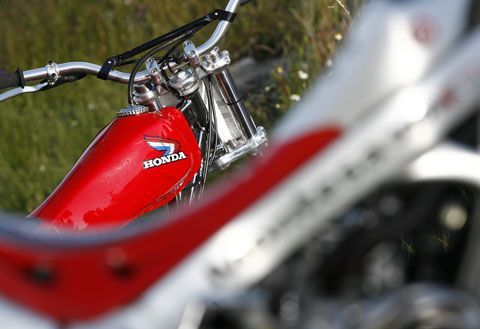 Honda TLR 250 y Montesa Cota 4RT