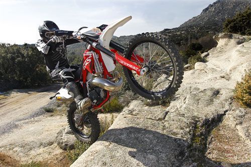 trial con moto de enduro