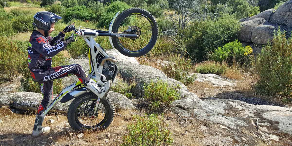 arranque moto de trial empujon