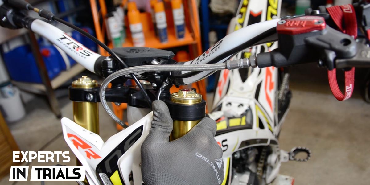 Trial motorcycle fork bottle protectors